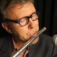 flute+in+studio,+close+up